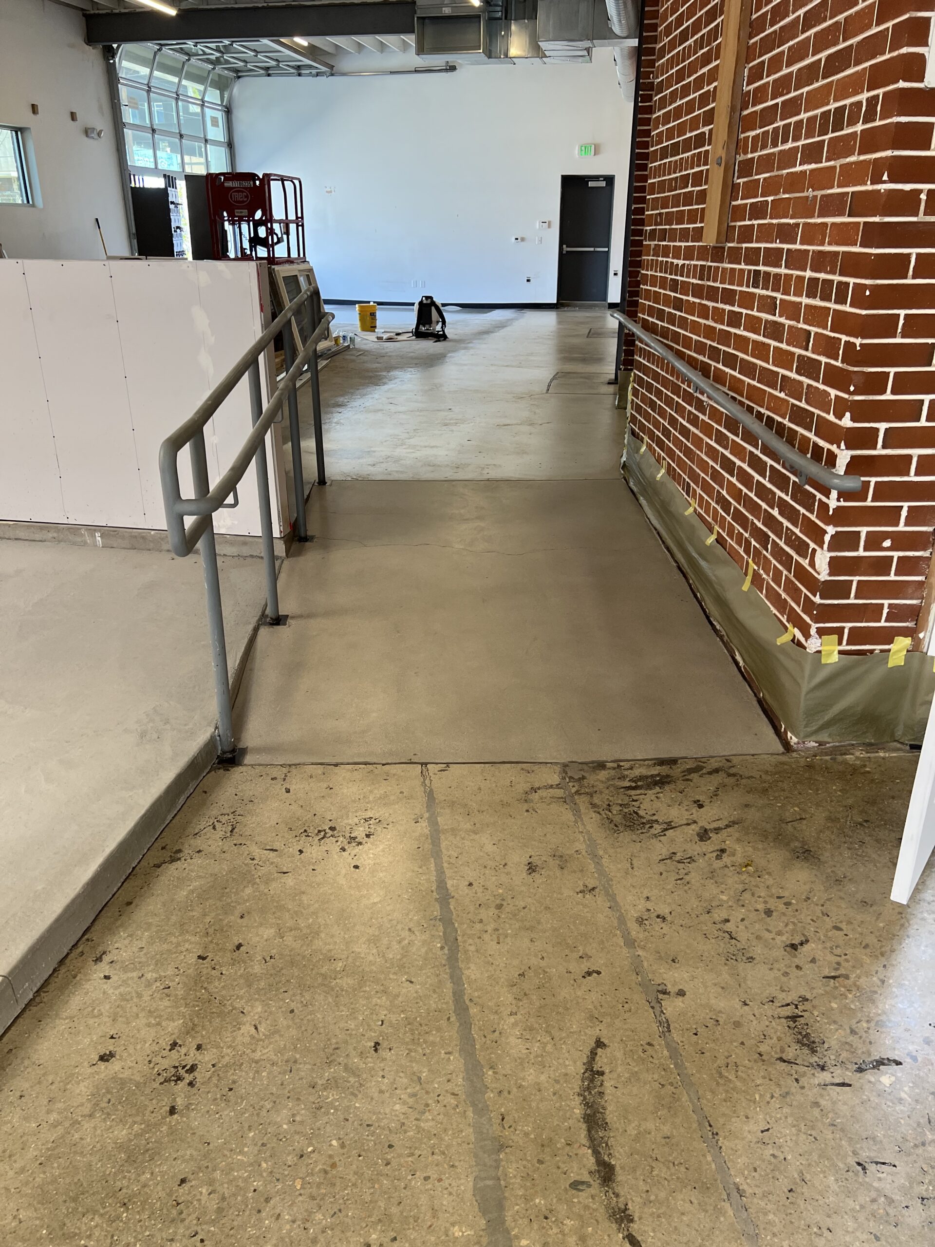 Engineered flooring system in a pharmaceutical cleanroom facility